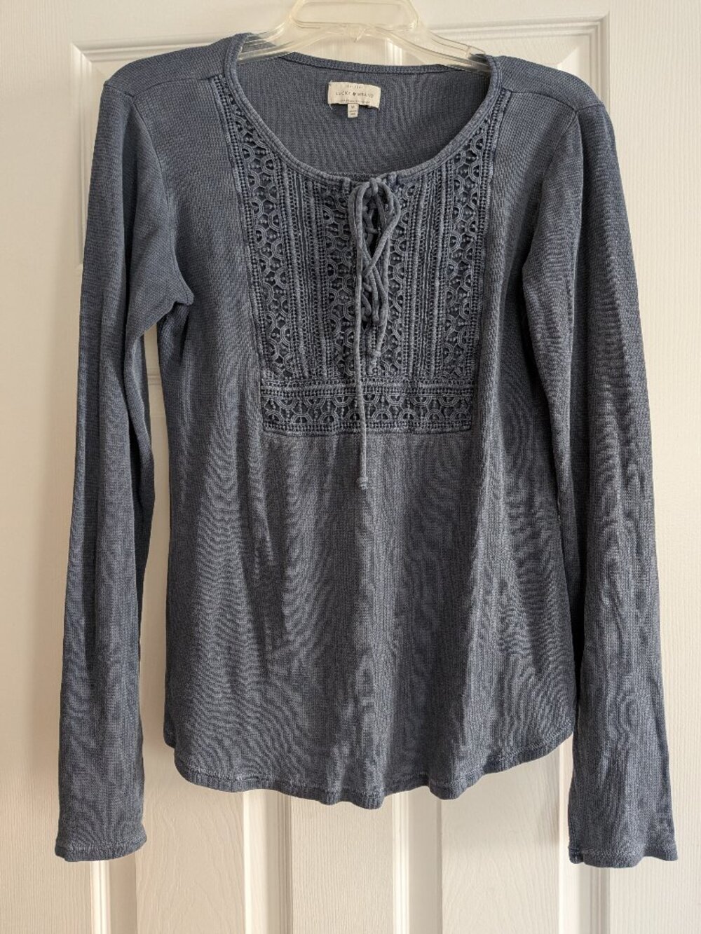 Lucky Brand henley-style blue knit long-sleeved shirt Sz M
